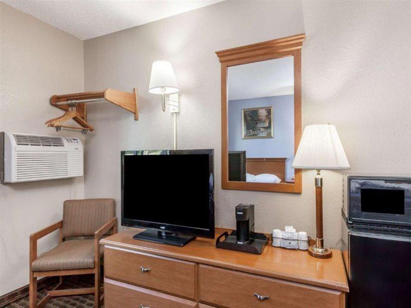 Super 8 By Wyndham Johnstown/Gloversville Экстерьер фото